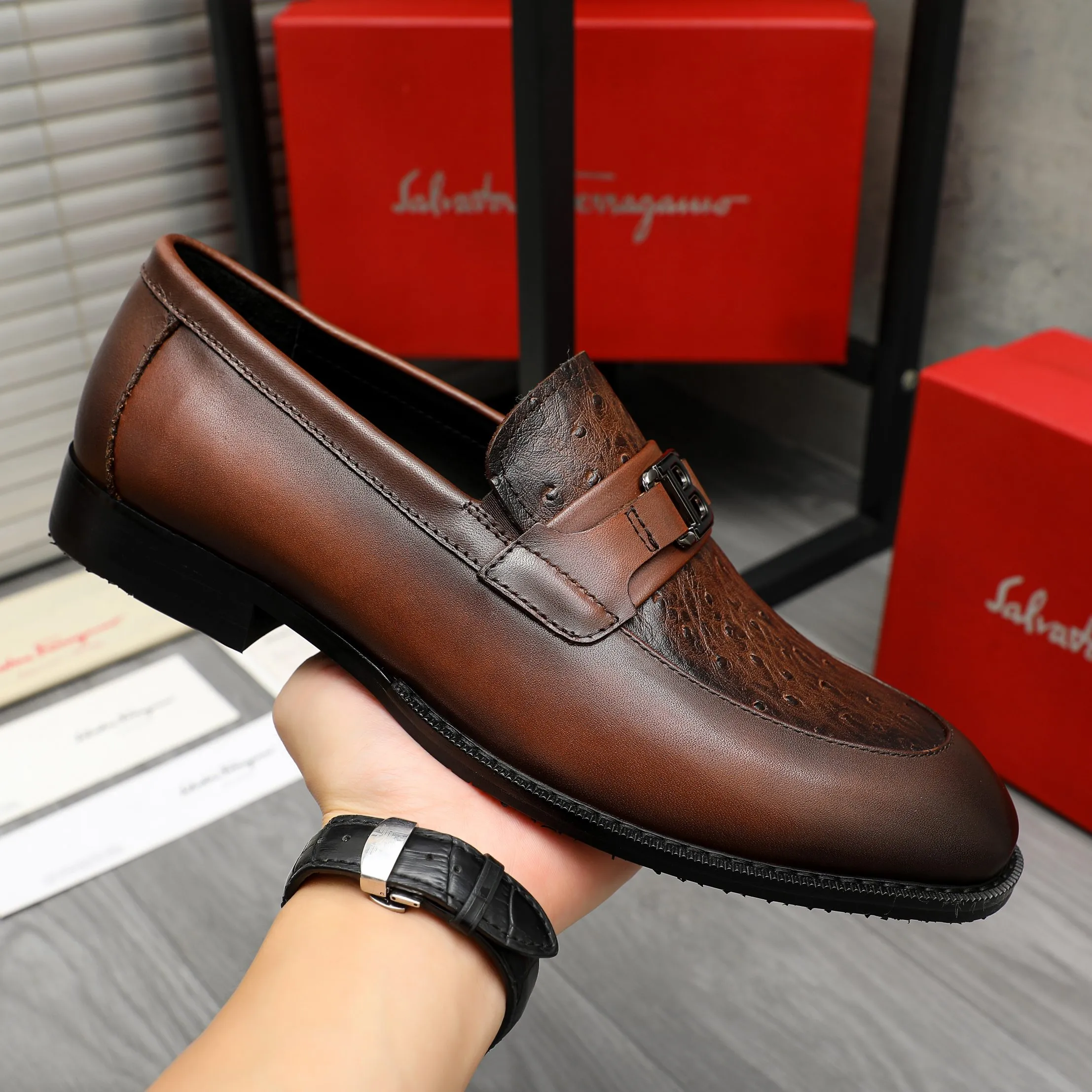 Men's shoes 💰540 Product trademark: Ferragamo "Ferragamo" business casual slip-on leather shoes Regular size: 39-45 (45. Customized, non-returnable) Product materials: Selected color-brushed ostrich pattern cowhide upper, cowhide lining, original outsole